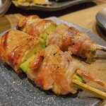 Yasai Makigushi Toranomaki - 「アボガド巻き」見たまんま美味しいです。アボガドとお肉の相性が最高です。