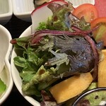 自然薯の里 - サニーレタスとミニトマトと柿のサラダ✨