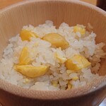 とらや工房 - 栗おこわのアップ。