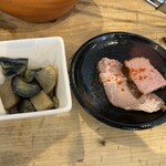 横須賀ビール - 左側のナスとカブ？の揚げ浸しが絶品