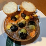 Atelier de Fromage - エスカルゴとポテトの窯焼きにんにくバター風味