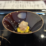 割烹 新多久 - 雉羽太漬け煎り酒塗り炙り、菊のおひたし