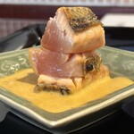 割烹 新多久 - 焼き鮭かんずり黄身醤油