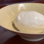 割烹 新多久 - 薩摩芋を一度焼いたアイス