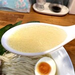 極汁美麺 umami - 厚みのある鶏出汁のインパクト❗️そして塩のパンチ❗️