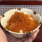 割烹 新多久 - いくら丼