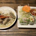 Puan - 追加のミニグリーンカレー、生春巻き　各税込330円