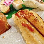Ikuyoshi - 穴子と漬け！この左にサーモン！　穴子はフカフカ！漬けも風味豊かでサーモンもすっきりした脂乗り！