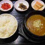 新宿三代目ホルモン家 - 日替わりランチ　牛タンカレー（おかず３品）５００円