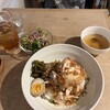 Sekaino Ryouri To Osake Hayashi Shouten - 鶏肉飯大盛＋揚げ目玉焼き＋サラダ＋アイスティー1500