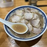 Sairai Ken - このトロミのあるスープからは、ガツンと濃厚な豚骨の旨み。
