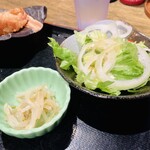 Kame Taro - ランチのサラダと小鉢
