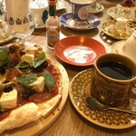 サニーサイドカフェ - この日はピザとコーヒーを。コーヒーは若干浅煎り。