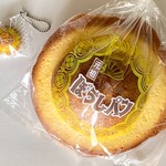 リンベル - ぼうしパン 150円（税別）
            大切にしてる頂き物のミニチュア帽子も一緒に。