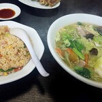 四日市飯店 - チャーハン、五目ラーメン