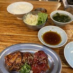 Yakiniku Horumon Nikugorou - ハラミ定食＋赤身肉