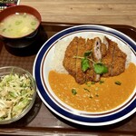 Ajian Kicchin - プレオープンメニュー「カツカレー定食」(950円)