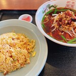 台湾料理 華宴楼 - 台湾ラーメン＆ニンニク炒飯