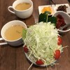 洋食ますだ - 料理写真:スープ、漬物、山盛りのサラダ