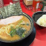 王道家直系 IEKEI TOKYO - ラーメン＋半ライス