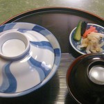 うなぎ秋本 - うな丼(2,800円)と赤だし味噌汁(200円)