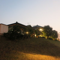 阿蘇迎賓館 縷々 - 西原村の丘にそびえ立つ縷々。オーベルジュです。