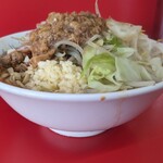 ラーメン二郎 - 小ラーメン麺少なめニンニクアブラ　横から