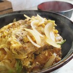 ランチハウスぐっち - カツ丼(￥850)。玉ねぎたっぷりです！