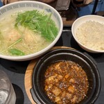 Din’S & - 　海老ワンタン麺＋麻婆飯