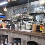 人と木 - カウンター席