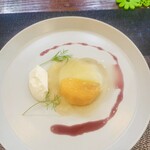 パスト エ カフェ 幸庵 - ●ドルチェ
      柿の白ワインゼリー　クリームチーズ
      りんごのコンポートのピュレ