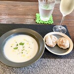 パスト エ カフェ 幸庵 - ●スープ&パン
      蕪のスープ
      ローズマリーの全粒粉のパン
      チャバタ（イタリアのパン）