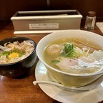 麺や 維新 - 柚子塩らぁ麺950円 味玉150円 鰹節月見めし250円