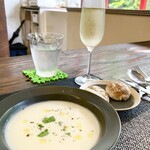 パスト エ カフェ 幸庵 - ●スープ&パン
      蕪のスープ
      ローズマリーの全粒粉のパン
      チャバタ（イタリアのパン）
