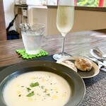 パスト エ カフェ 幸庵 - ●スープ&パン
      蕪のスープ
      ローズマリーの全粒粉のパン
      チャバタ（イタリアのパン）