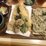 吉田屋 - 料理写真:天ざるそば