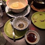 アジアンテイブル - 結局料理の最後まで皿が下げられない様子。