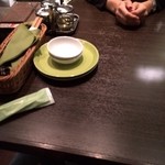 アジアンテイブル - 待ってます。水すら来ない。