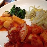 韓辛DELI - 食べ放題のお惣菜！キムチうまっ！！