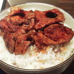 駿河 - 2013.11.5  ランチ豚丼　（高級国産豚ブランド豚　榛名豚　６０ｇ　ご飯３５０ｇ）　セットで３００円！安い☆