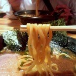 濱家 - 沖縄そばのような幅3～4mm程の平麺
