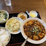 Seisei Hanten - 麻婆豆腐定食税込800円、ご飯お代わり自由。驚異のコスパ。