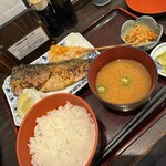 炭火焼専門食処 白銀屋 - 