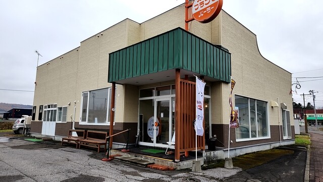 おいしいパンとコーヒー。本好きな人もおすすめです。 : ぶどうの木の写真