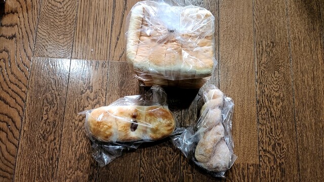 おいしいパンとコーヒー。本好きな人もおすすめです。 : ぶどうの木の写真