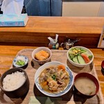 はがくれ - 料理写真:牛すじ煮込み定食ご飯大盛り