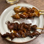 串かつ本陣 - きも焼きとどて煮。