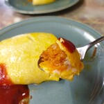 銀水食堂 - 中はチキンライスです♪