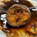 串かつ本陣 - おでんのたまごは中まで味噌が染みてる。