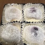 山月堂 - ブルーベリージャム入り レアチーズ大福＆プリン風 カスタード大福   ￥720なり